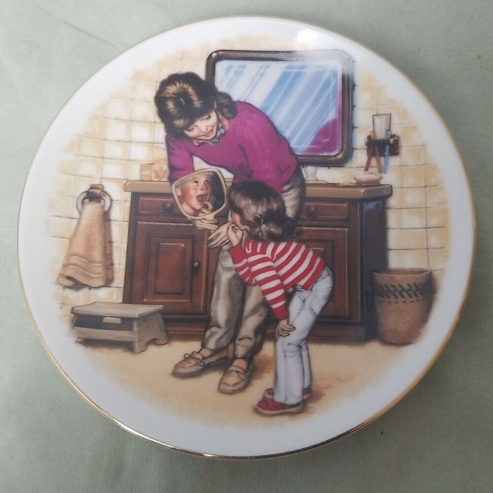 Avon A New Tooth Mother's Day Plate 1986 porcelain trimmed with 22k Gold 5inch